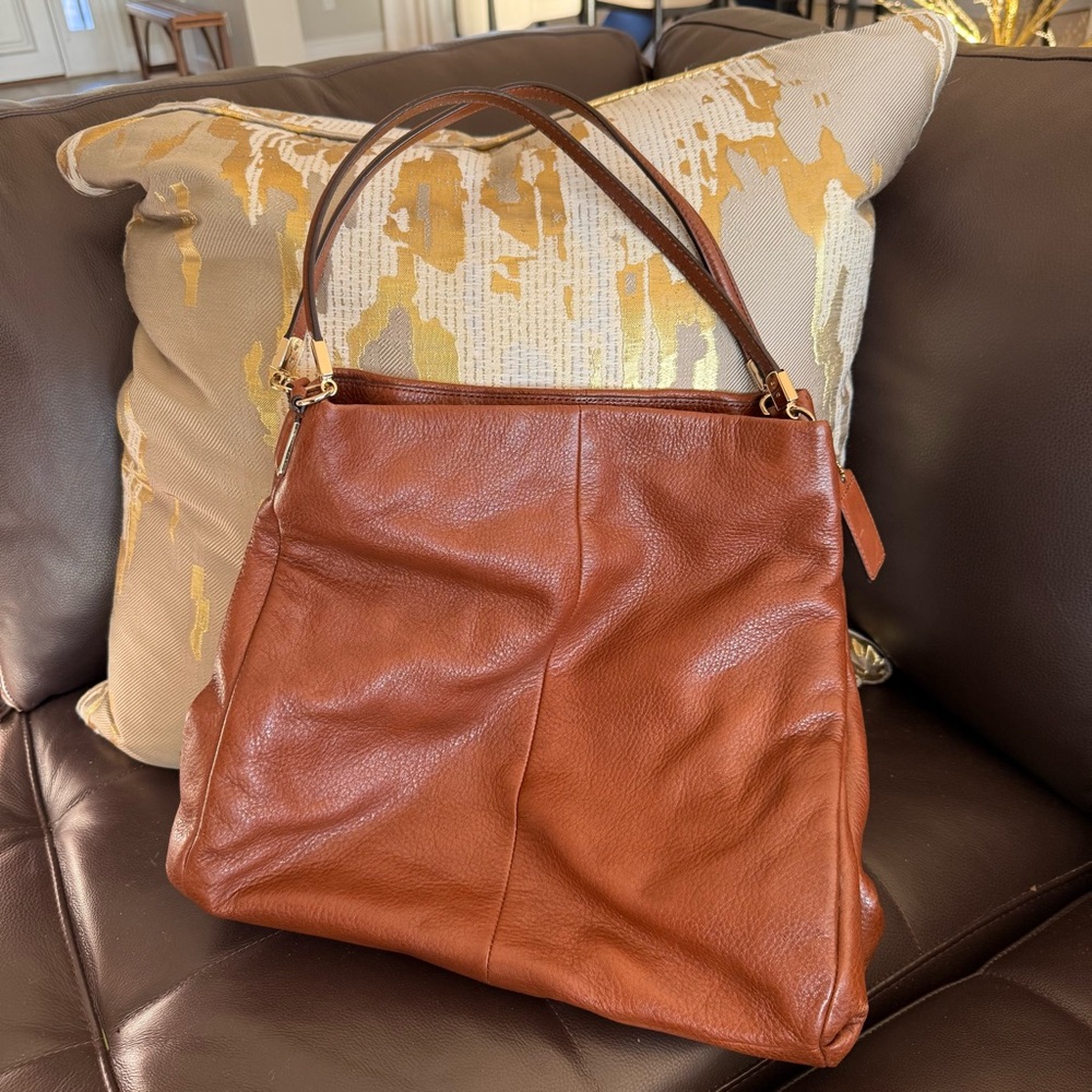 LIKE-NEW Coach Phoebe Shoulder Bag - Picture 2 of 11